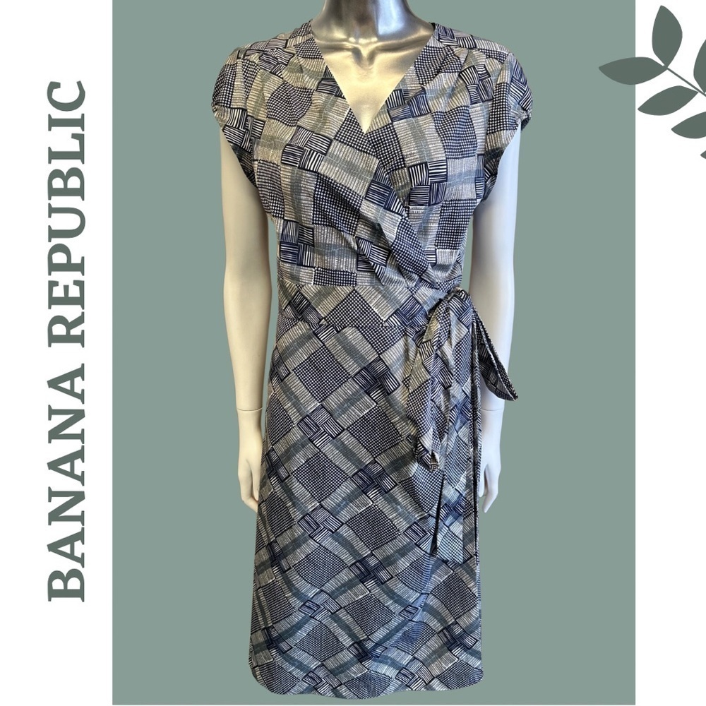 Banana Republic True Wrap Dress Silky Mod Plaid Patter Navy Grey Size 10